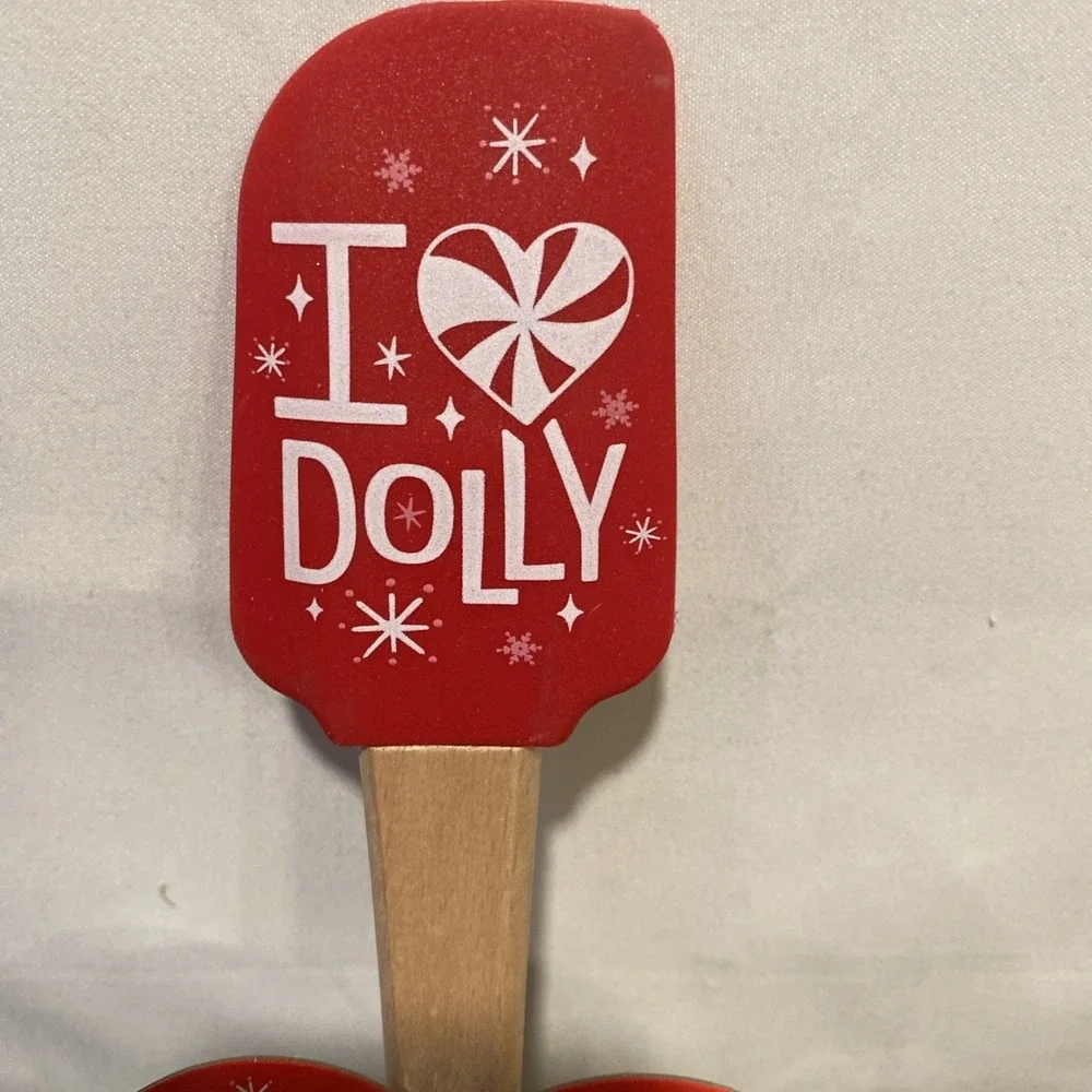 DOLLY PARTON HEART‎ COOKIE CUTTER & I Love DOLLY Wooden Handle Spatula.